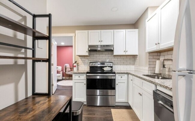 Building Photo - 35 E Price St