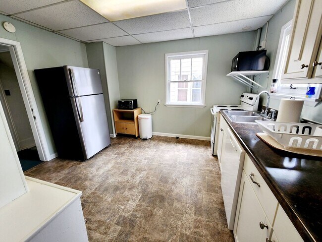 Building Photo - 217 McLane Ave