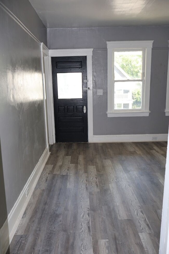 Building Photo - 6812 Whitney Ave