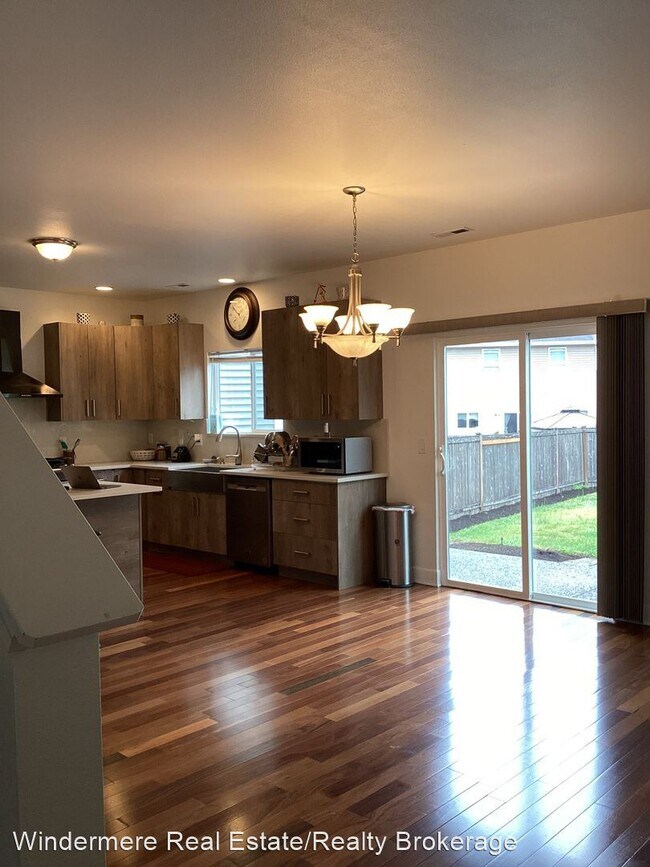 Foto del edificio - 3 br, 2.5 bath House - 1407 140th Pl SW