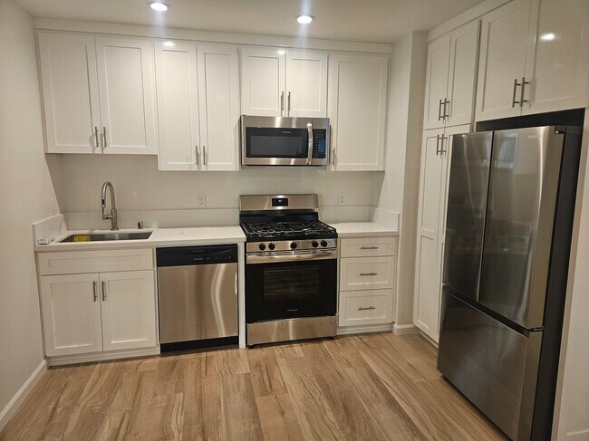 Cocina - 17140 Rayen St