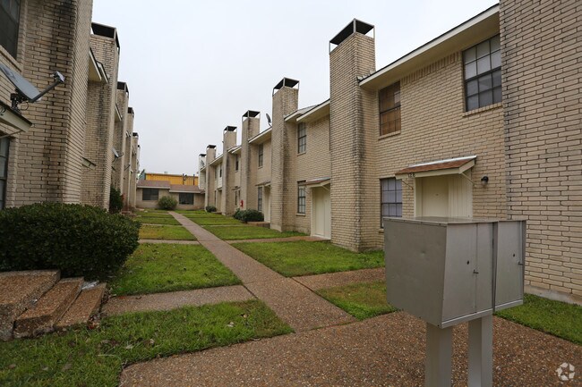 Building Photo - City Lake Townhomes