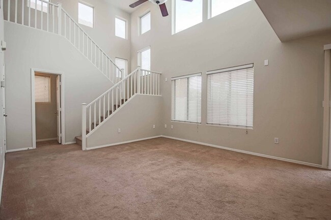 Building Photo - Stunning 3 Bedroom Home in the Southwest!