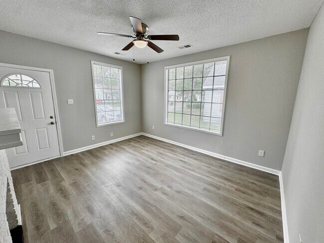 Foto del edificio - 3557 Kearney Ave