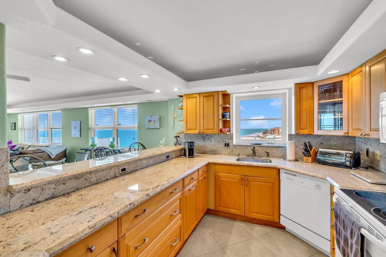 Foto principal - 3000 S Ocean Blvd