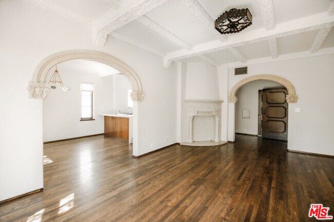 Foto del edificio - 1302 N Sweetzer Ave