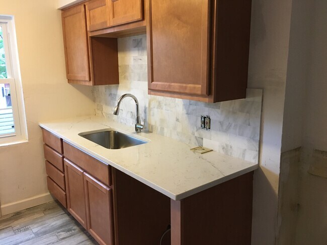 kitchen - 2893 Ziegle Ave