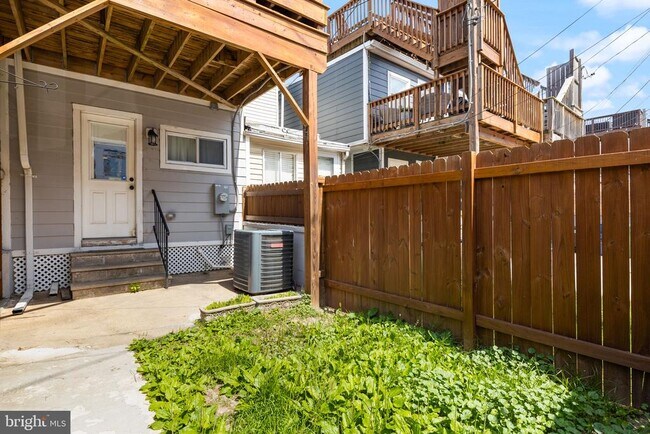 Building Photo - 1473 Reynolds St