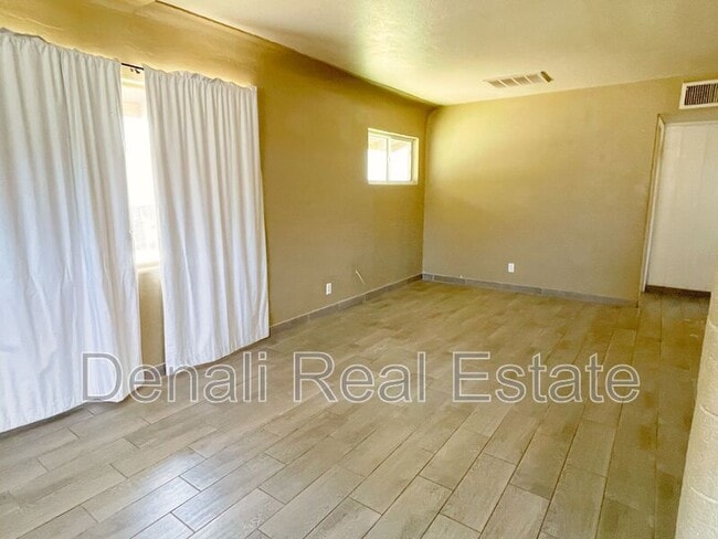 Building Photo - 2138 E Turney Ave