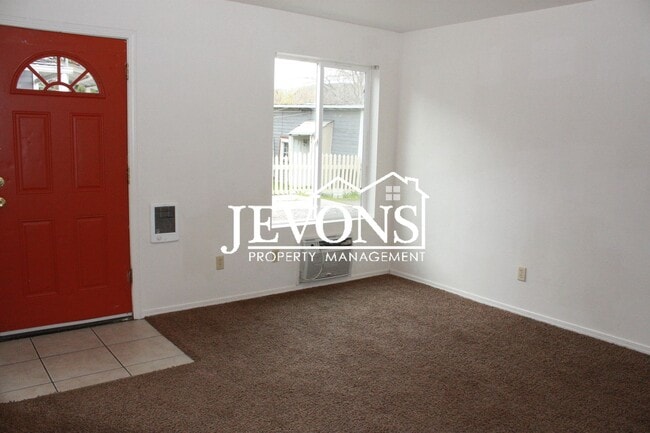 Building Photo - 309 N Naches Ave