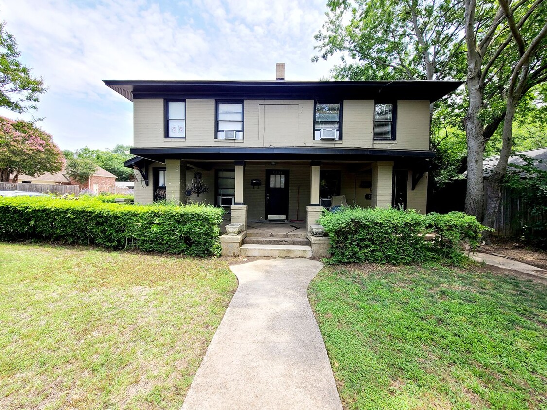 Foto principal - Remodeled 1 Bed, 1 Bath 4-Plex Craftsman A...