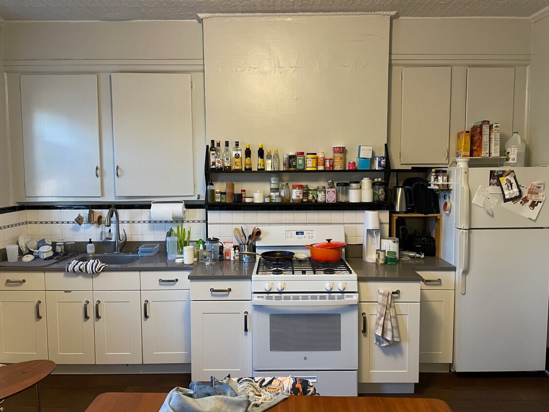 Kitchen - 160 Ainslie St