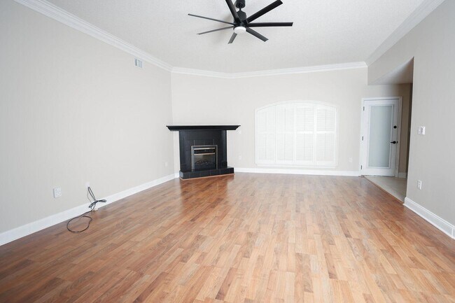 Foto del edificio - 816 W Ridgewood Cove