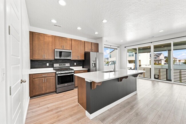 Building Photo - 956 W 900 S