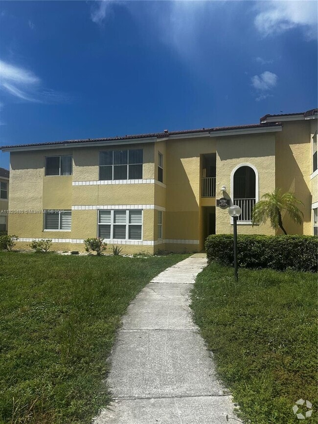 Building Photo - 12760 Vista Isles Dr