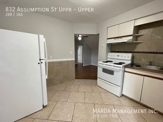 Building Photo - SPACIOUS 2 BED/1BATH UPPER UNIT! +  40 % HYDRO & WATER
