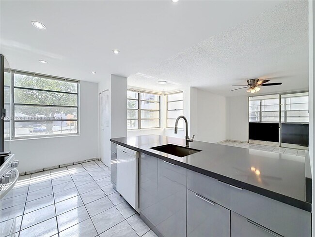 Foto del edificio - 16400 NE 17th Ave