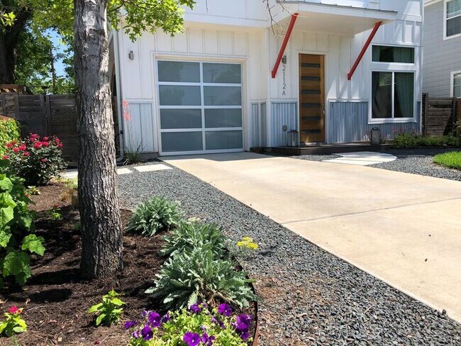 Building Photo - Gorgeous 3 bedroom FOR RENT
