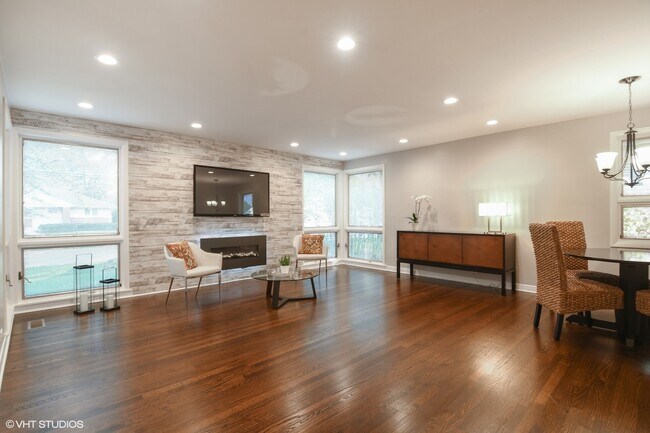 Foto del edificio - 817 Clover Ct