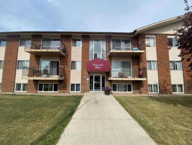 Photo du bâtiment - 100 Mount Pleasant Dr