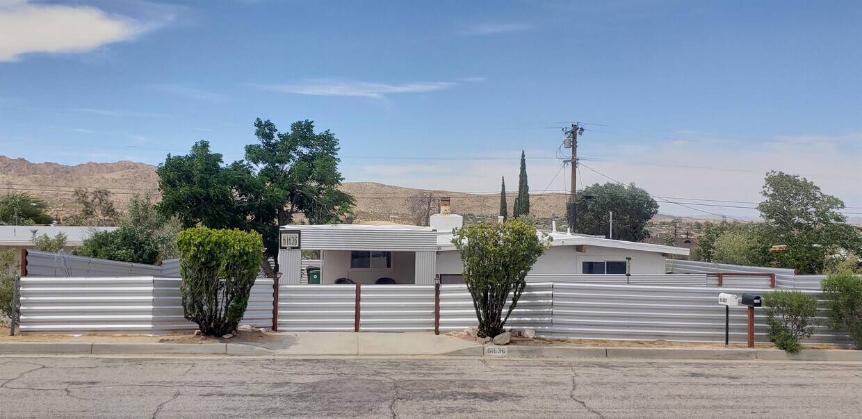 Primary Photo - 61636 Capilla Dr