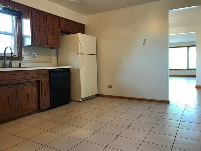 Building Photo - 2060 Parkside Dr
