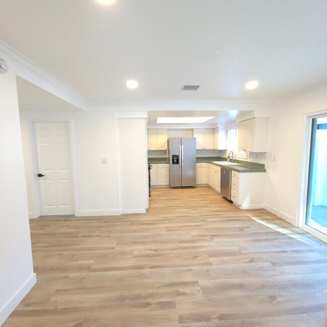 Foto del edificio - 90 Lupe Ave