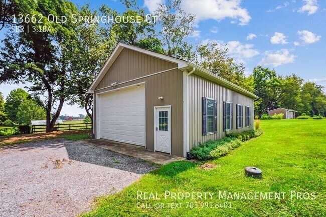 Foto del edificio - 13662 Old Springhouse Ct