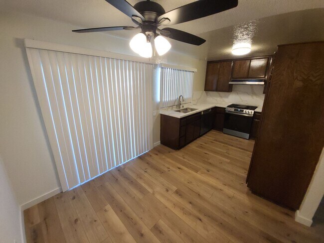 Foto del edificio - 4392 Green Ave