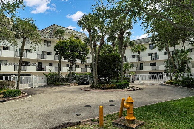 Foto del edificio - 6901 Edgewater Dr