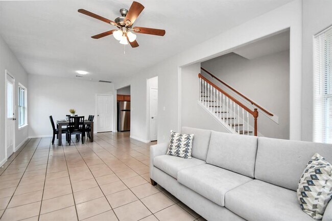 Foto del edificio - 8102 Rhobell St