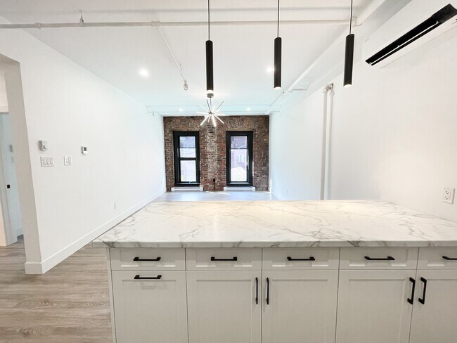 Building Photo - 57 Canterbury St