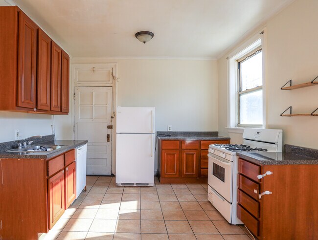 Building Photo - 7522 N Seeley Ave