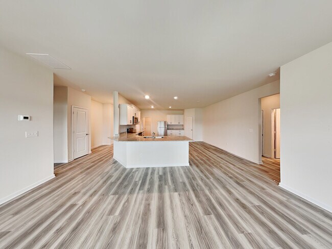 Foto del edificio - 905 Hesston Dr