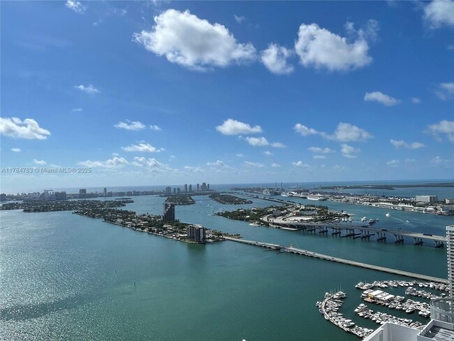 Foto del edificio - 1900 N Bayshore Dr