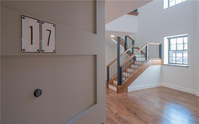 Building Photo - 15 Cranston Ave