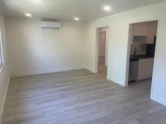 Building Photo - 812 Kelly Way