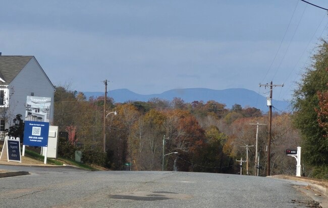 Building Photo - 304 Detroit Ln