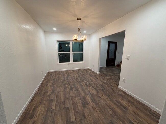 Building Photo - 715 N Kelly Ave