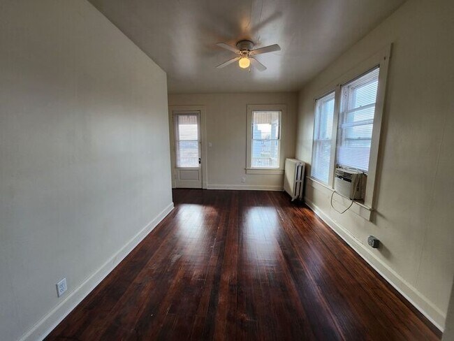 Foto del edificio - 1 Bedroom Apt Close to Campus - Cats Welcome!!
