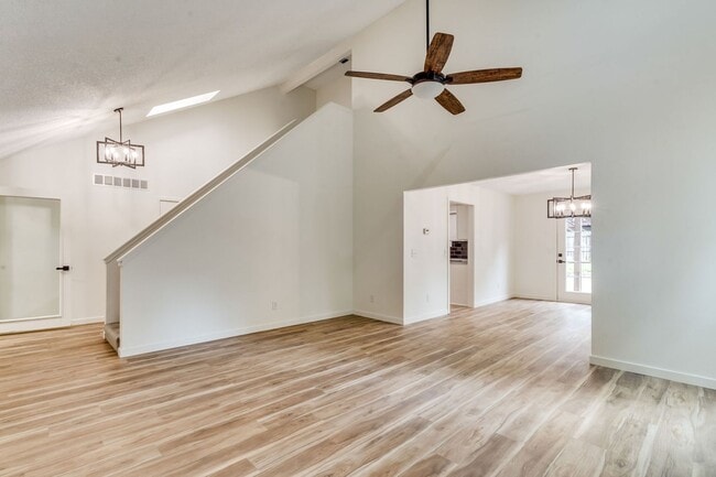 Building Photo - Completely renovated 4 bedroom, 3 bathroom...