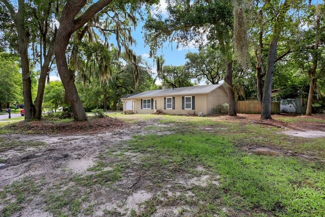 Building Photo - 3 bedroom 2 bath home in Village Green