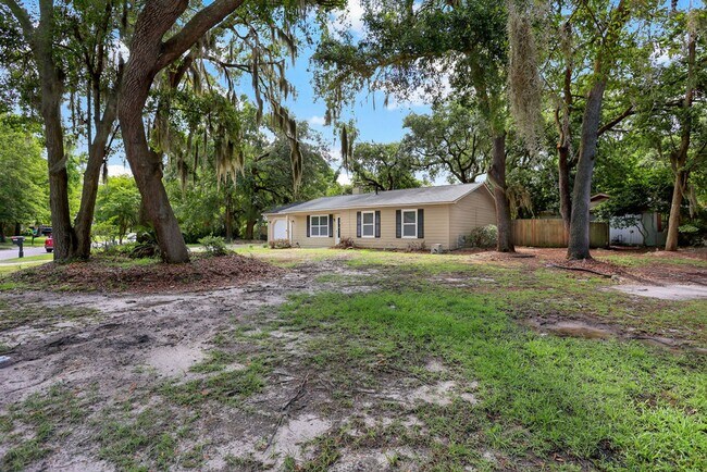 Foto del edificio - 3 bedroom 2 bath home in Village Green