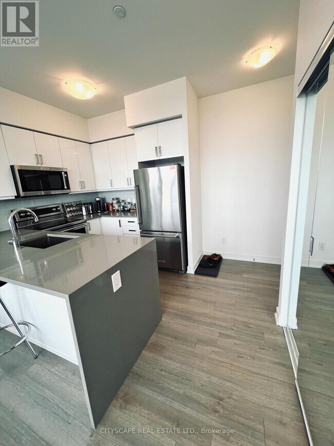Photo du bâtiment - 1603-1603 Eglinton Ave W