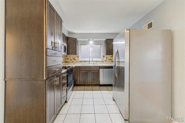 Building Photo - 125 Koeln Ave