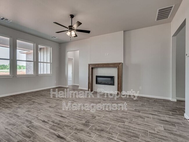 Foto del edificio - 4905 Misty Wood Ln