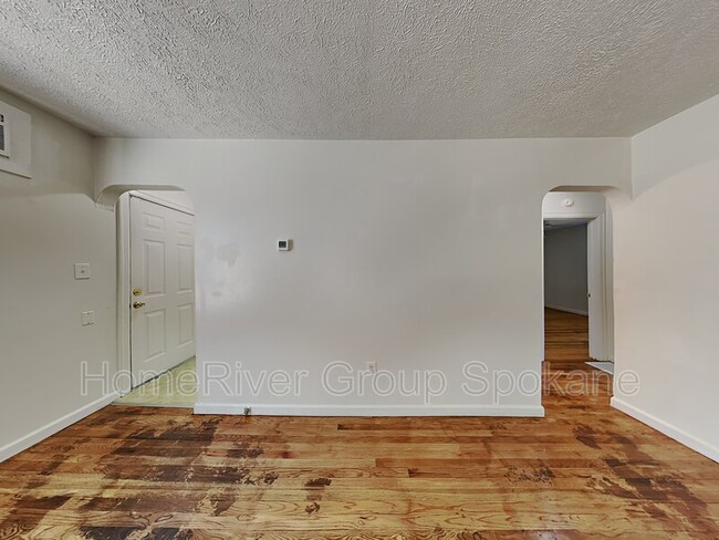 Building Photo - 4723 N Washington St
