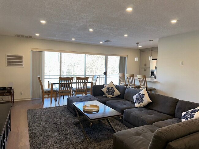 Foto del edificio - 1206 Greendale Ave