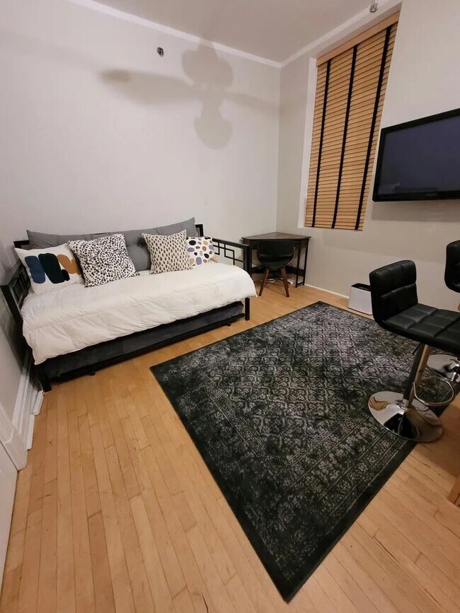 Foto del edificio - 2800 N Pine Grove Ave