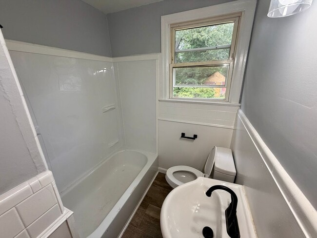 Building Photo - Brick Home with Fenced Yard!